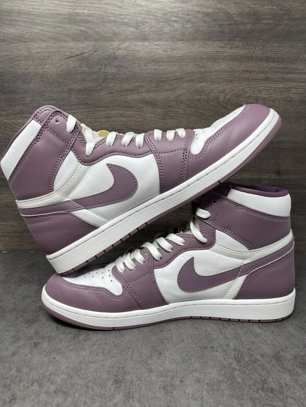 Air Jordan 1 Retro High OG Mauve Size 12 Mens DZ5485-105 White Purple Leather